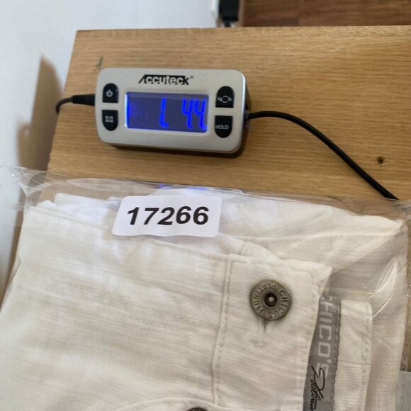 Chicos Jeans Womens 1 US 8 White Platinum Denim Garnet Crop Stretch Denim Casual - Picture 12 of 12